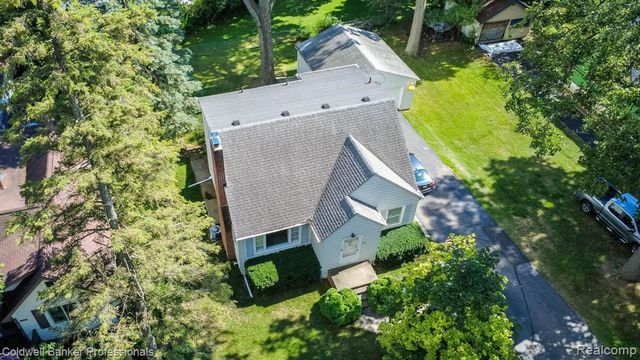 2135 Pontiac Drive, Sylvan Lake, MI 48320
