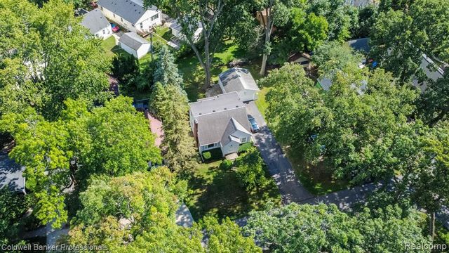 2135 Pontiac Drive, Sylvan Lake, MI 48320