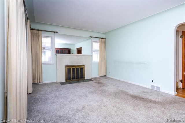2135 Pontiac Drive, Sylvan Lake, MI 48320