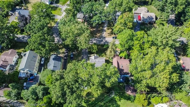 2135 Pontiac Drive, Sylvan Lake, MI 48320