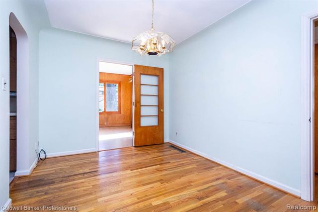 2135 Pontiac Drive, Sylvan Lake, MI 48320