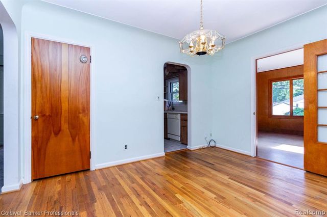 2135 Pontiac Drive, Sylvan Lake, MI 48320