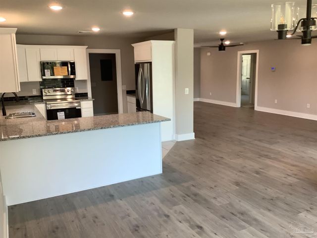 6413 Sanders St, Milton, FL 32570