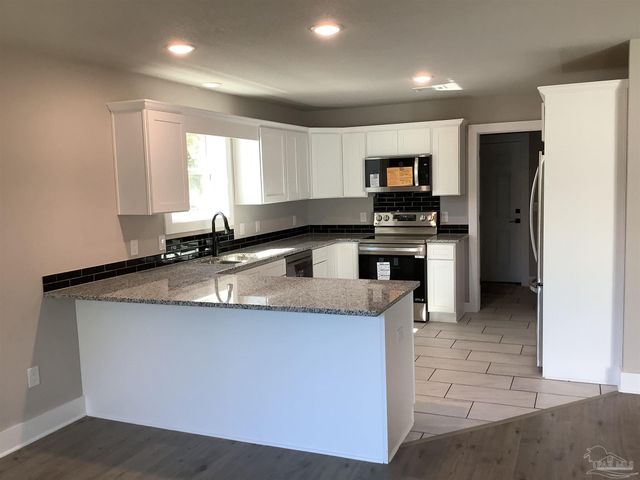 6413 Sanders St, Milton, FL 32570