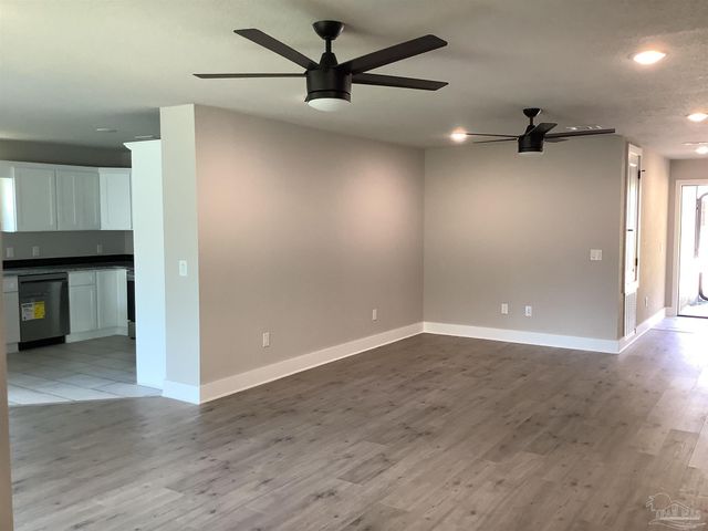 6413 Sanders St, Milton, FL 32570