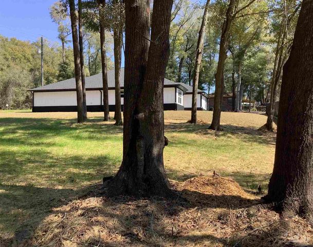 6413 Sanders St, Milton, FL 32570