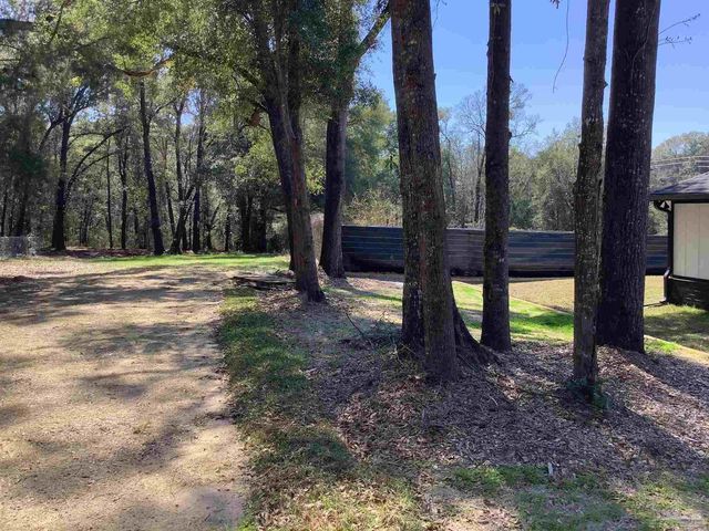 6413 Sanders St, Milton, FL 32570