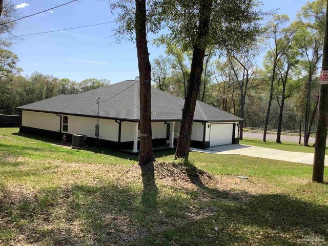 6413 Sanders St, Milton, FL 32570