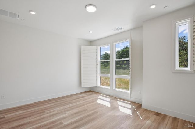 218 Verandah Ave, Novato, CA 94945