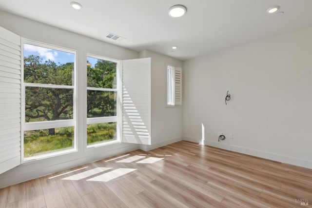 218 Verandah Ave, Novato, CA 94945