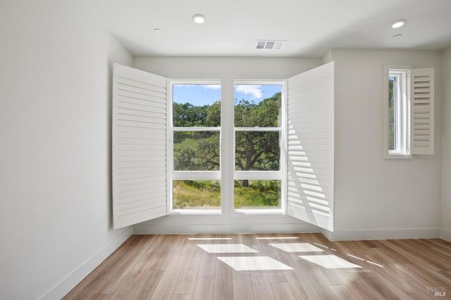 218 Verandah Ave, Novato, CA 94945