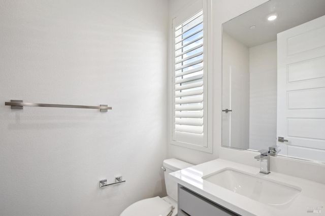 218 Verandah Ave, Novato, CA 94945