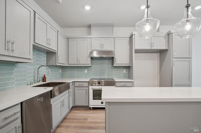 218 Verandah Ave, Novato, CA 94945