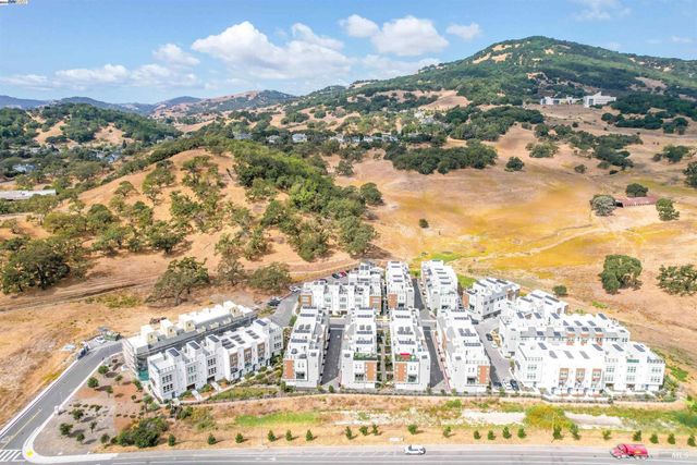 218 Verandah Ave, Novato, CA 94945