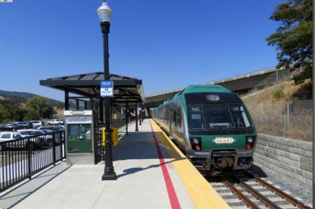 218 Verandah Ave, Novato, CA 94945