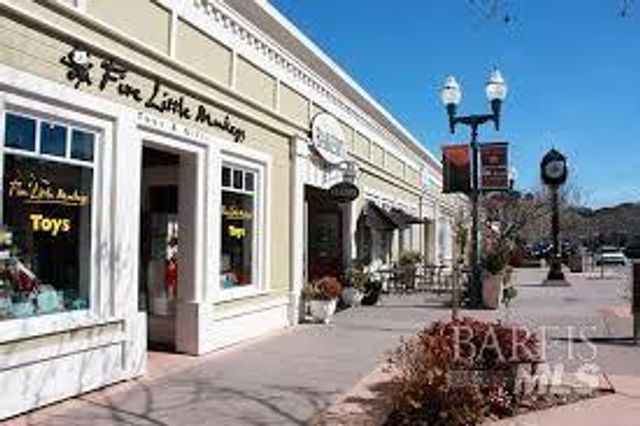 218 Verandah Ave, Novato, CA 94945