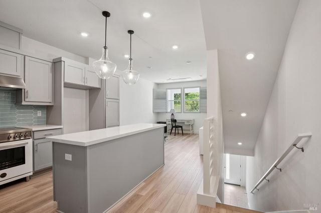 218 Verandah Ave, Novato, CA 94945