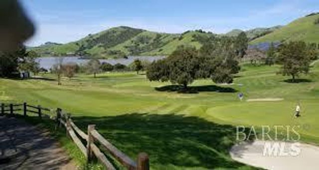 218 Verandah Ave, Novato, CA 94945