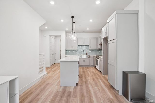 218 Verandah Ave, Novato, CA 94945