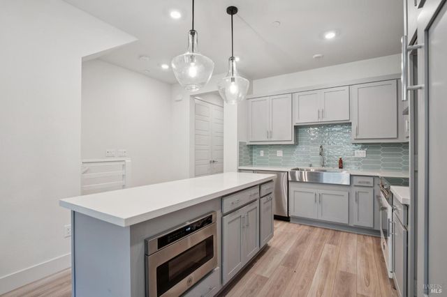 218 Verandah Ave, Novato, CA 94945