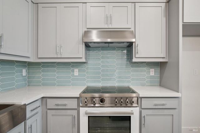 218 Verandah Ave, Novato, CA 94945