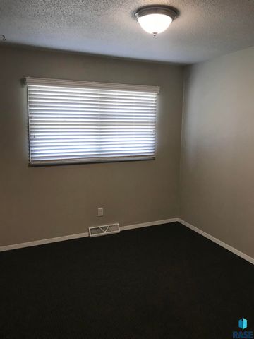 4013 S Drexel Dr Drive, Sioux Falls, SD 57106