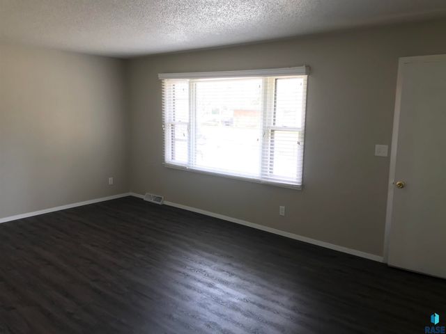 4013 S Drexel Dr Drive, Sioux Falls, SD 57106