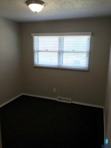 4013 S Drexel Dr Drive, Sioux Falls, SD 57106