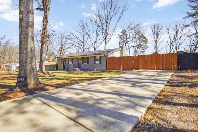 300 Forest Park Road, Matthews, NC 28104