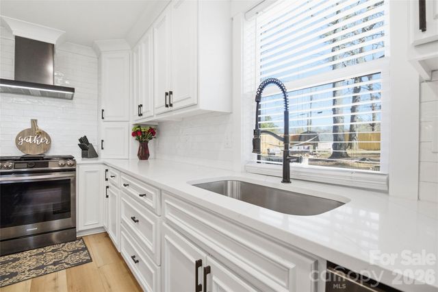 300 Forest Park Road, Matthews, NC 28104