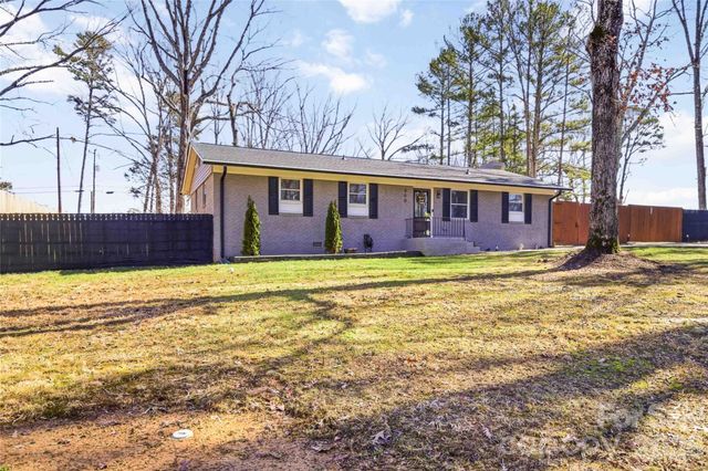 300 Forest Park Road, Matthews, NC 28104