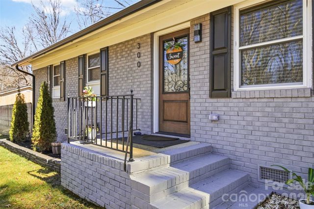 300 Forest Park Road, Matthews, NC 28104