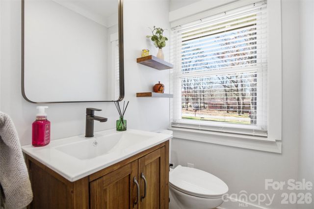 300 Forest Park Road, Matthews, NC 28104