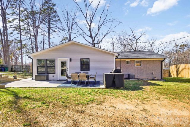 300 Forest Park Road, Matthews, NC 28104