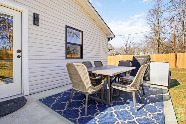 300 Forest Park Road, Matthews, NC 28104