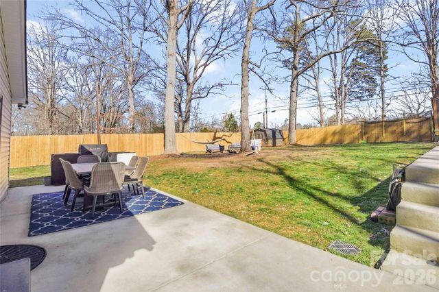 300 Forest Park Road, Matthews, NC 28104