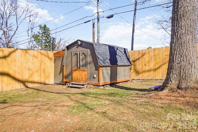 300 Forest Park Road, Matthews, NC 28104