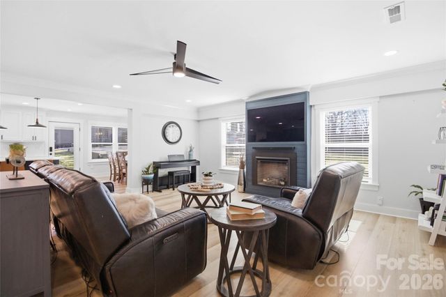 300 Forest Park Road, Matthews, NC 28104