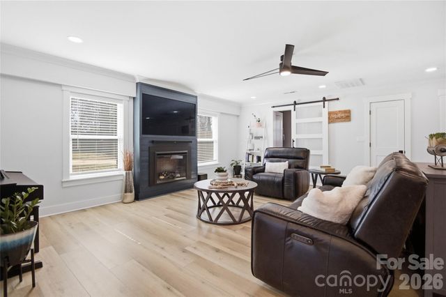 300 Forest Park Road, Matthews, NC 28104