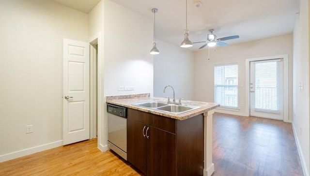 6725 Circle South RD B-1147, Austin, TX 78745
