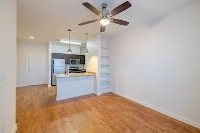 6725 Circle South RD B-1147, Austin, TX 78745