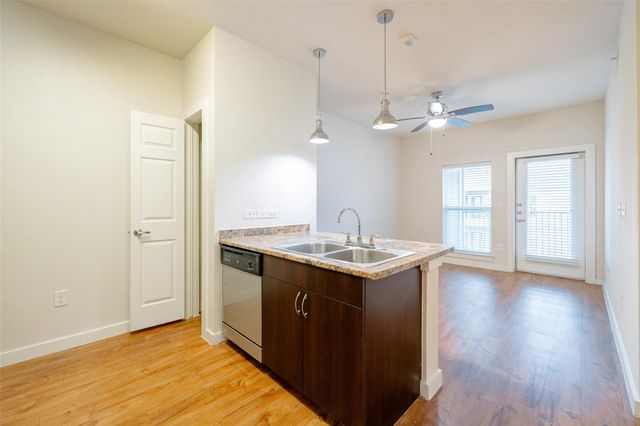 6725 Circle South RD B-1147, Austin, TX 78745