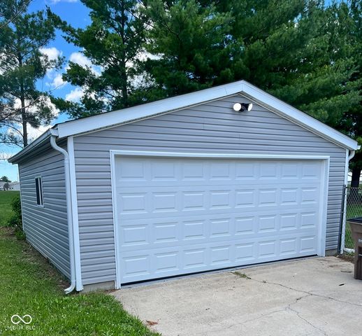 4712 Autumn Ridge Drive, Columbus, IN 47203