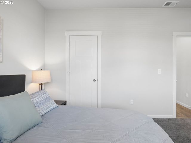 3054 Sw 38TH St, Gresham, OR 97080