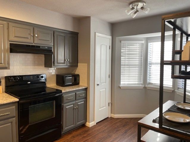 2300 Oakwood Avenue, Bentonville, AR 72712