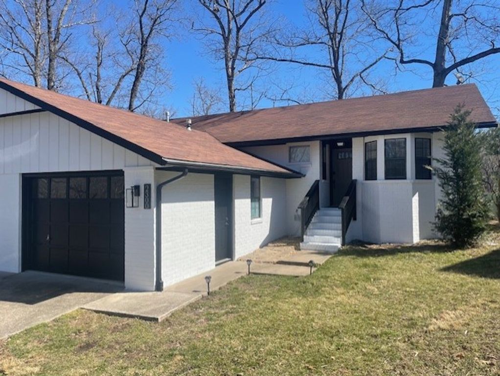 2300 Oakwood Avenue, Bentonville, AR 72712