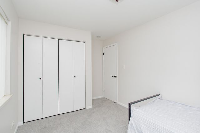 701 W Central Road B4, Mount Prospect, IL 60056