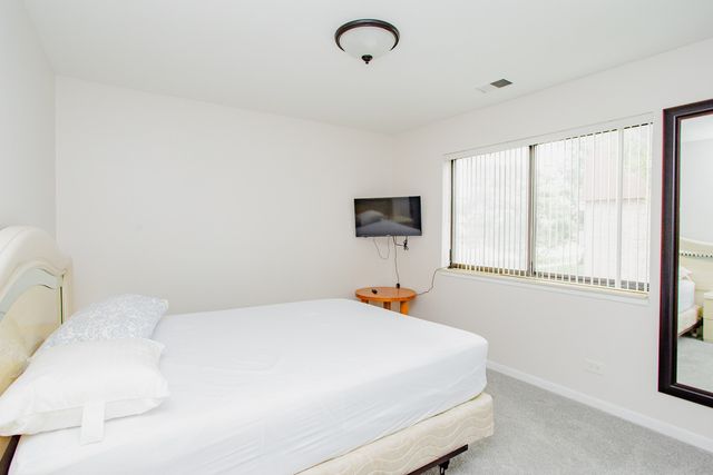 701 W Central Road B4, Mount Prospect, IL 60056