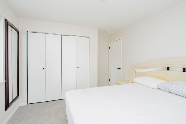 701 W Central Road B4, Mount Prospect, IL 60056
