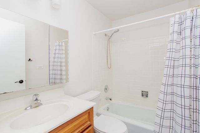 701 W Central Road B4, Mount Prospect, IL 60056